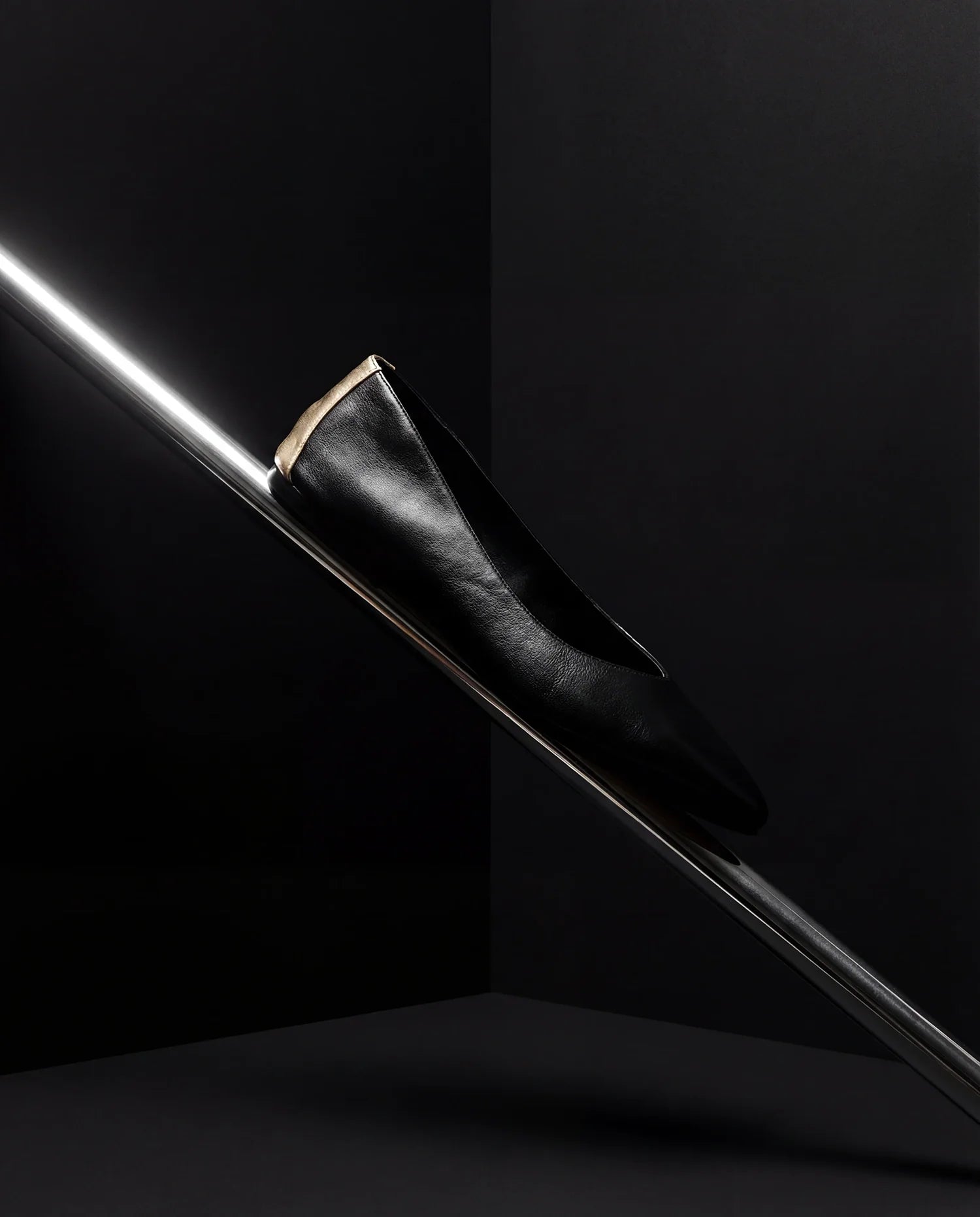 TRC321TG-BLK アシンメトリーパンプス レビュー：エレガンスと快適性を両立するフラットパンプス