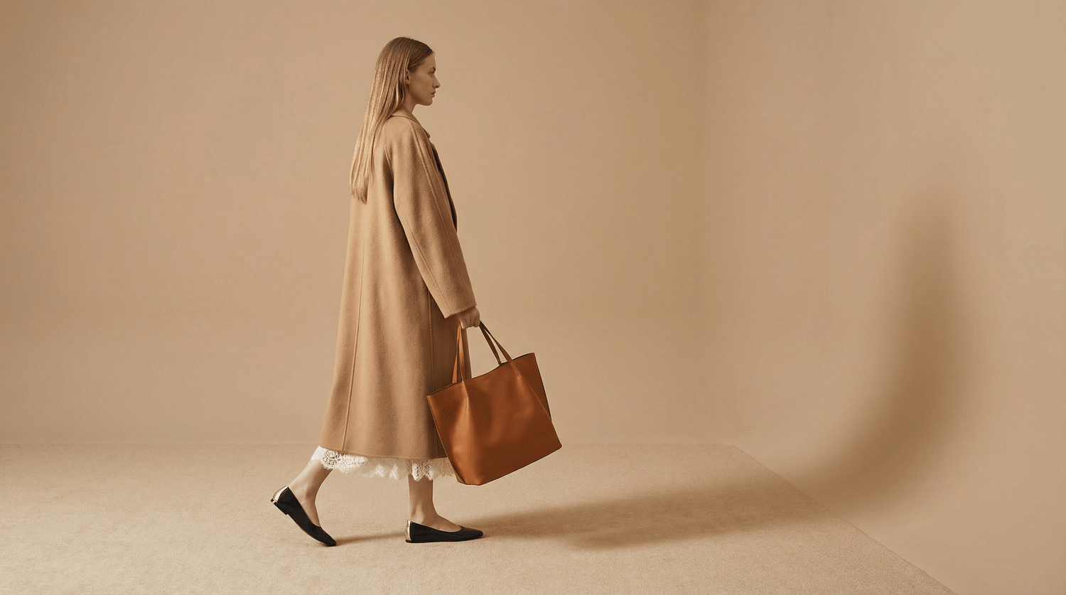 TRC321TG-BLK_Graceful_Studio_Walk_10